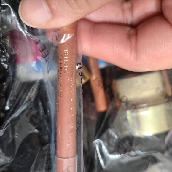 Estee Lauder Mixed Revitalizing Eye Creams Lip Liner Lip Stick and Mascara Set - Picture 10 of 16